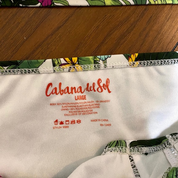 Bikini - Picture 3 of 3